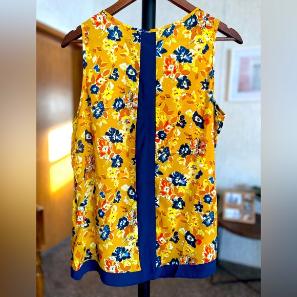 Zach & Rachel blouse - Picture 2 of 4